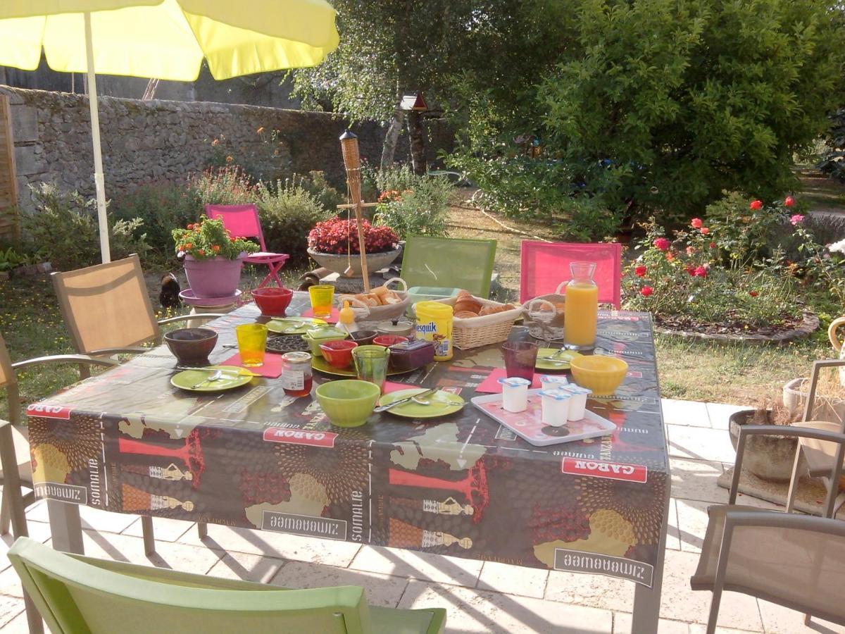 Les Hirondelles Bed & Breakfast Onzain Bagian luar foto