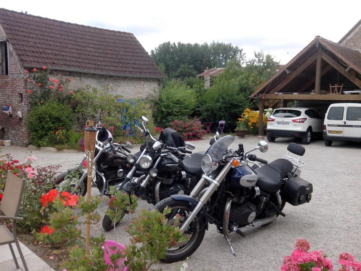 Les Hirondelles Bed & Breakfast Onzain Bagian luar foto